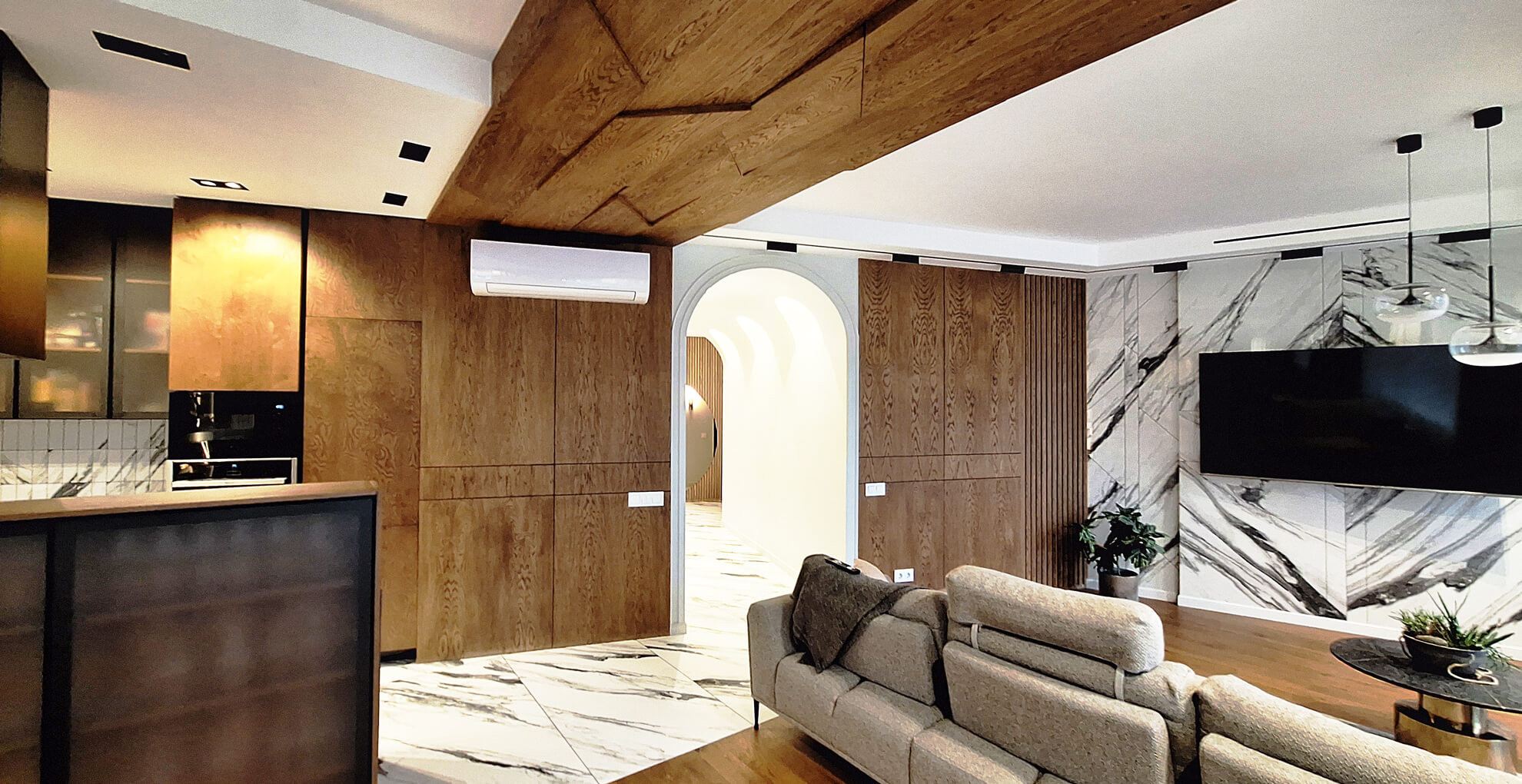 дизайн интерьера кухни-гостиной с деревянными панелями в квартире Екатеринбург